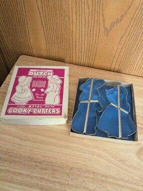 VTG Amish Dutch Girl & Boy Cookie Cutter Set Metal in Original Box